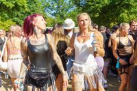 Tausende Besucher feierten beim WET Open Air im Sindelfinger Badezentrum.