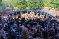 Tausende Besucher feierten beim WET Open Air im Sindelfinger Badezentrum.