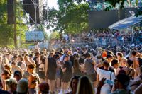 Tausende Besucher feierten beim WET Open Air im Sindelfinger Badezentrum.