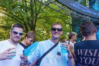 Tausende Besucher feierten beim WET Open Air im Sindelfinger Badezentrum.