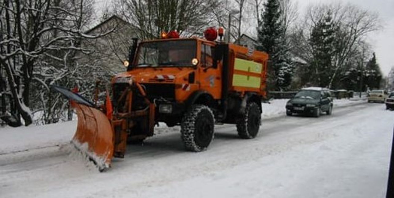 Auch wenn es ein ungewohntes Bild ist: Diese Mobile räumen die Straßen bei Schnee und Glätte.