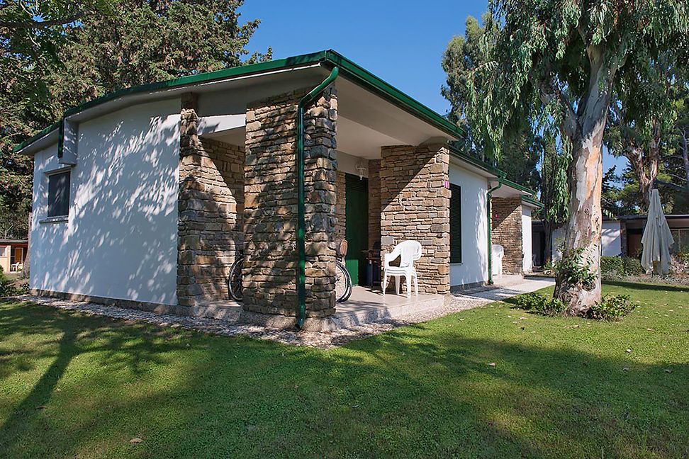 Gemütliche Bungalows laden zum Entspannen ein.