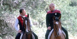 Hoch zu Ross: William Shatner und Patrick Stewart in „Star Trek - Treffen der Generationen“.