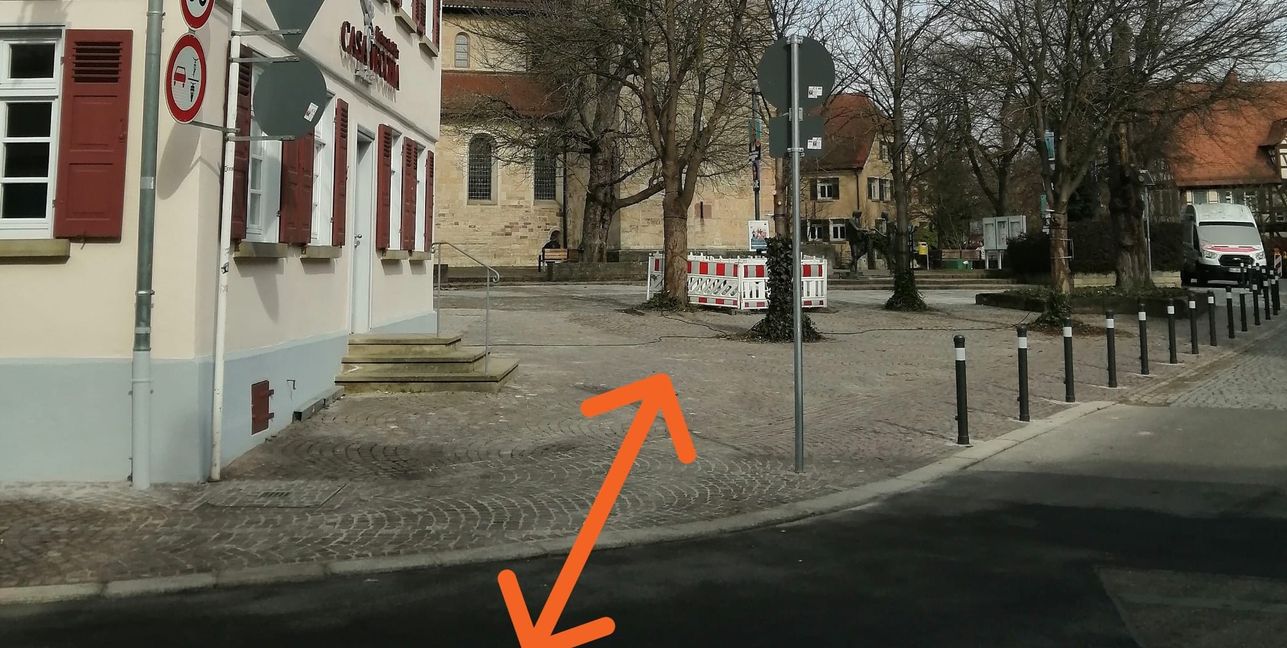 Die neue Ein- und  Ausfahrt am Hirsch.