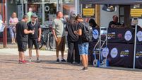 Angekommen auf dem Marktplatz: Frøm Zerø vor dem Konzertabend.