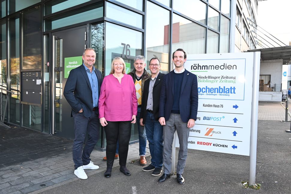 Freude über jahrzehntelange Treue zur SZ/BZ: Jürgen Wegner, Annette Schmidt-Arnold, Roman Steiner und Tim Schweiker mit SZ/BZ-Verleger Dr. Christian Röhm (von links).
