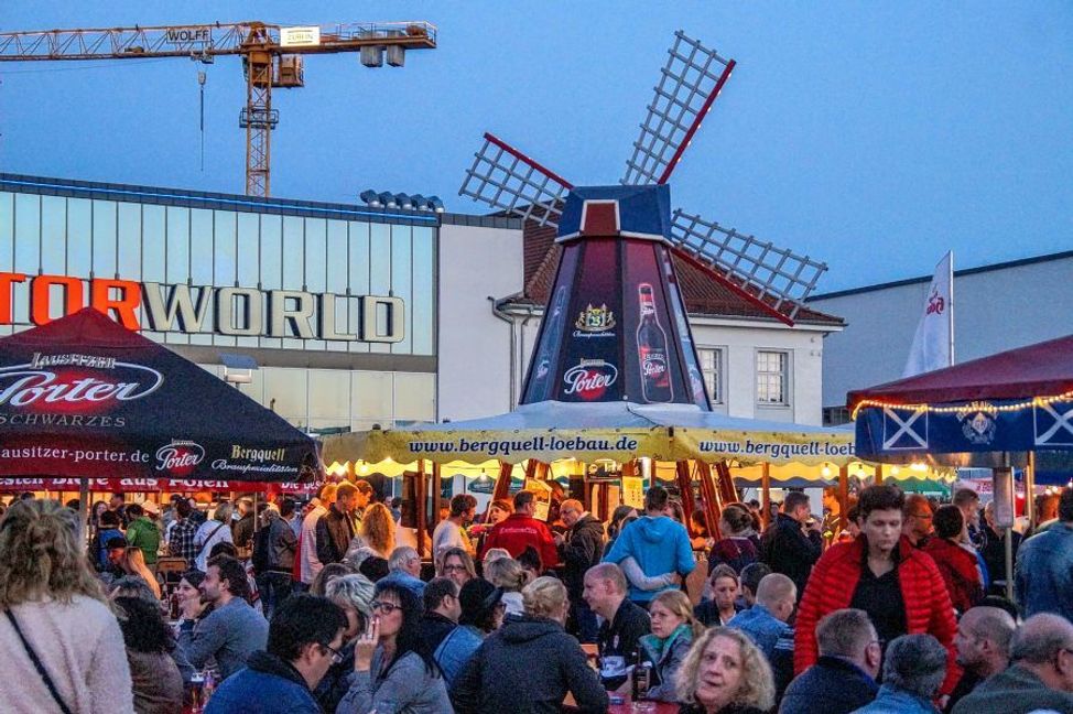 Mächtig was los war am Wochenende bei der ersten Schwäbischen Bierbörse auf dem Flugfeld.	Bild: SDMG/Dettenmeyer