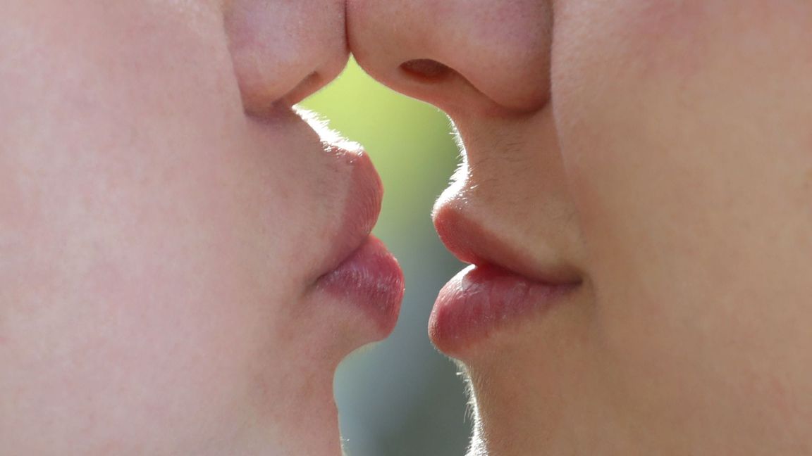 Küsst es sich mit aufgespritzten Lippen anders? Fachleute halten das für wahrscheinlich, wenn die Lippen stark vergrößert sind.