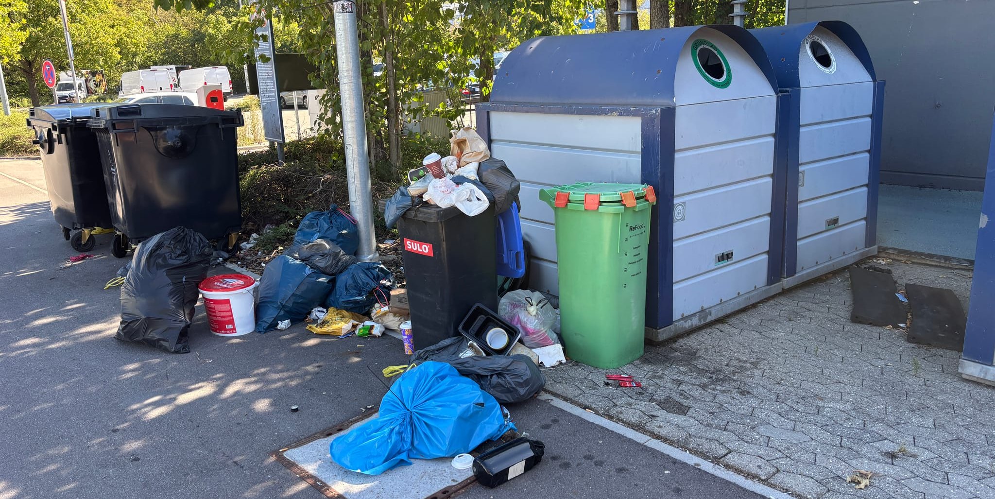 Wilder Müll in der Tilsiter Straße.