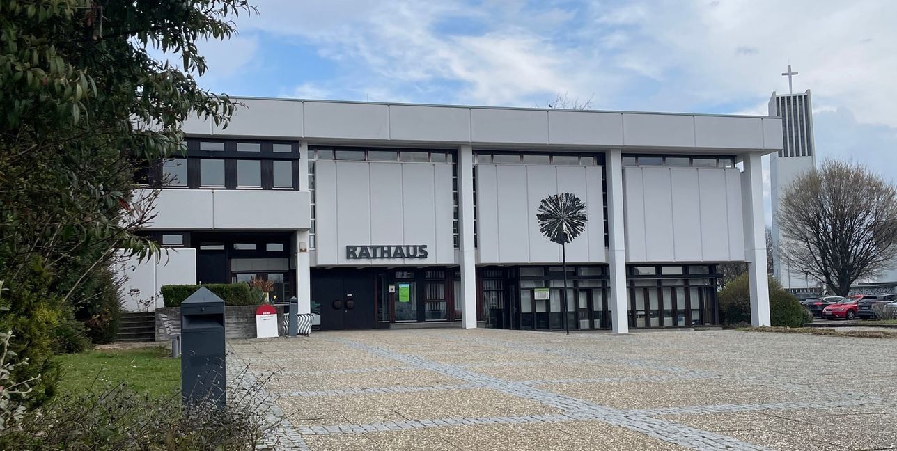 Die öffentlichen Gemeinderatsitzungen finden regelmäßig im Rathaus statt. Bild: Kalus