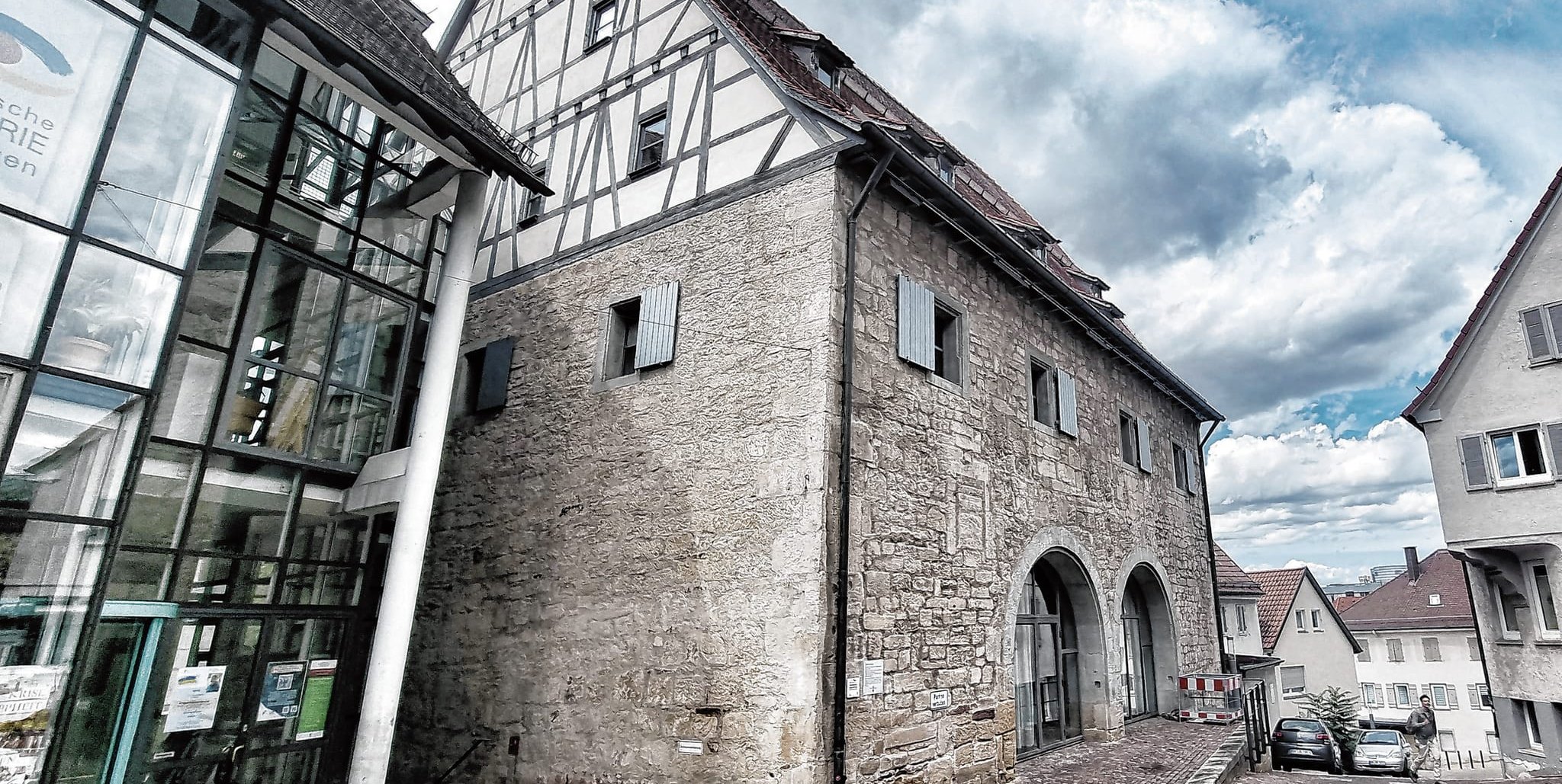 Die Böblinger Zehntscheuer: Links geht es in die Galerie der Stadt und ins Bauernkriegsmuseum.
