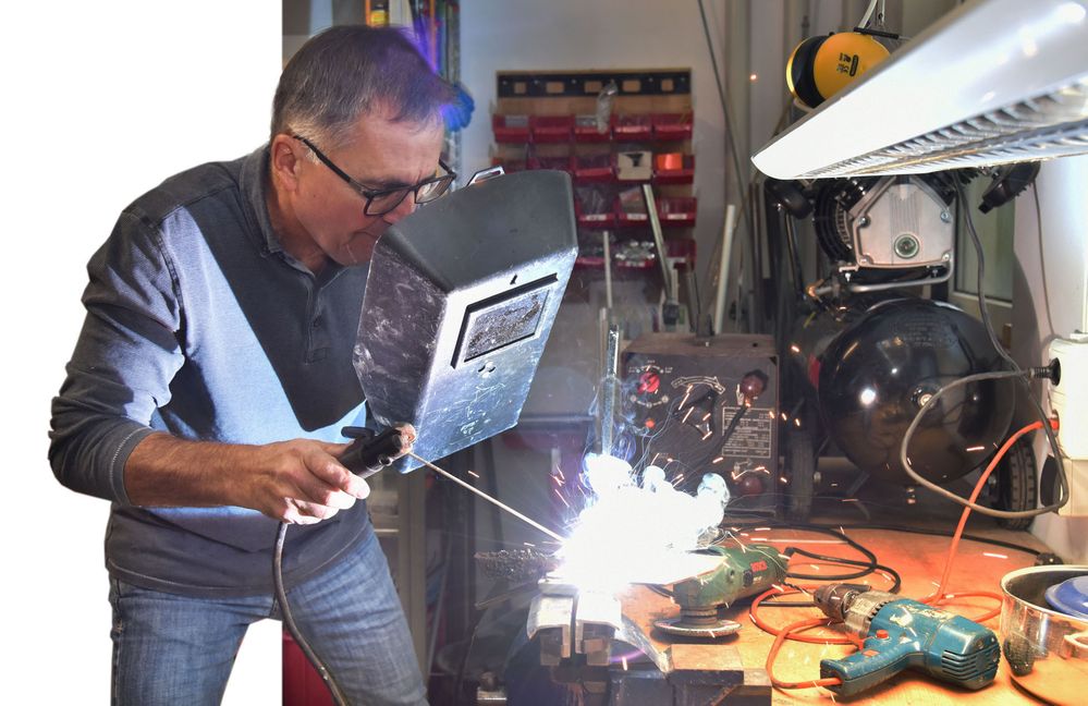 Johannes Buchter in seiner Werkstatt in Nebringen. GB-Foto: Vecsey