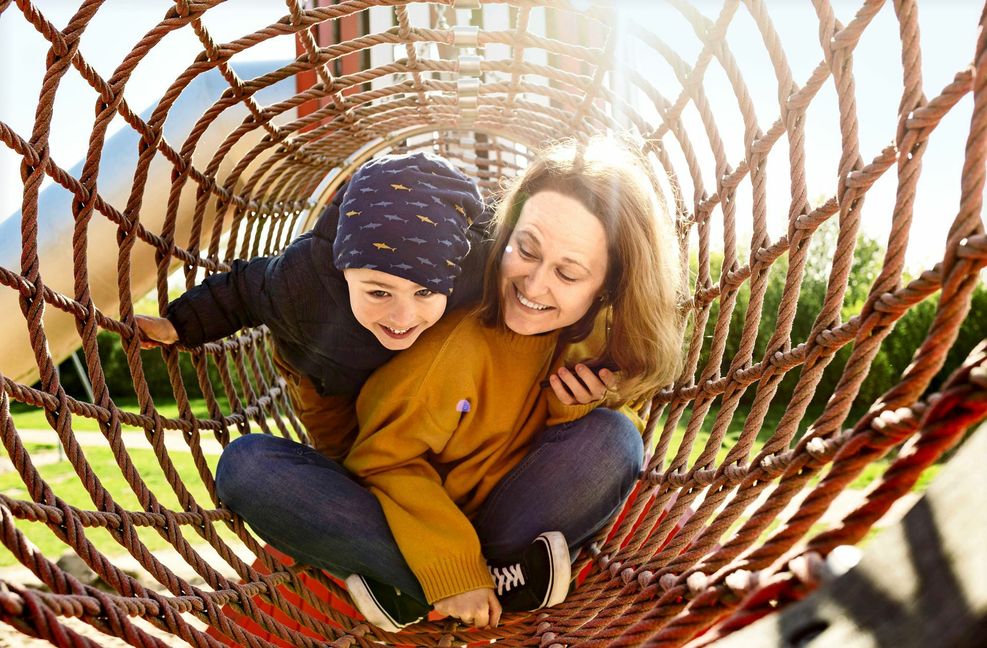 Mütter und Mode, das ist ein schwieriges, breiverschmiertes Kapitel im großen Buch der Modegeschichte.