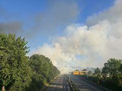 Die Flammen breiteten sich schnell aus.