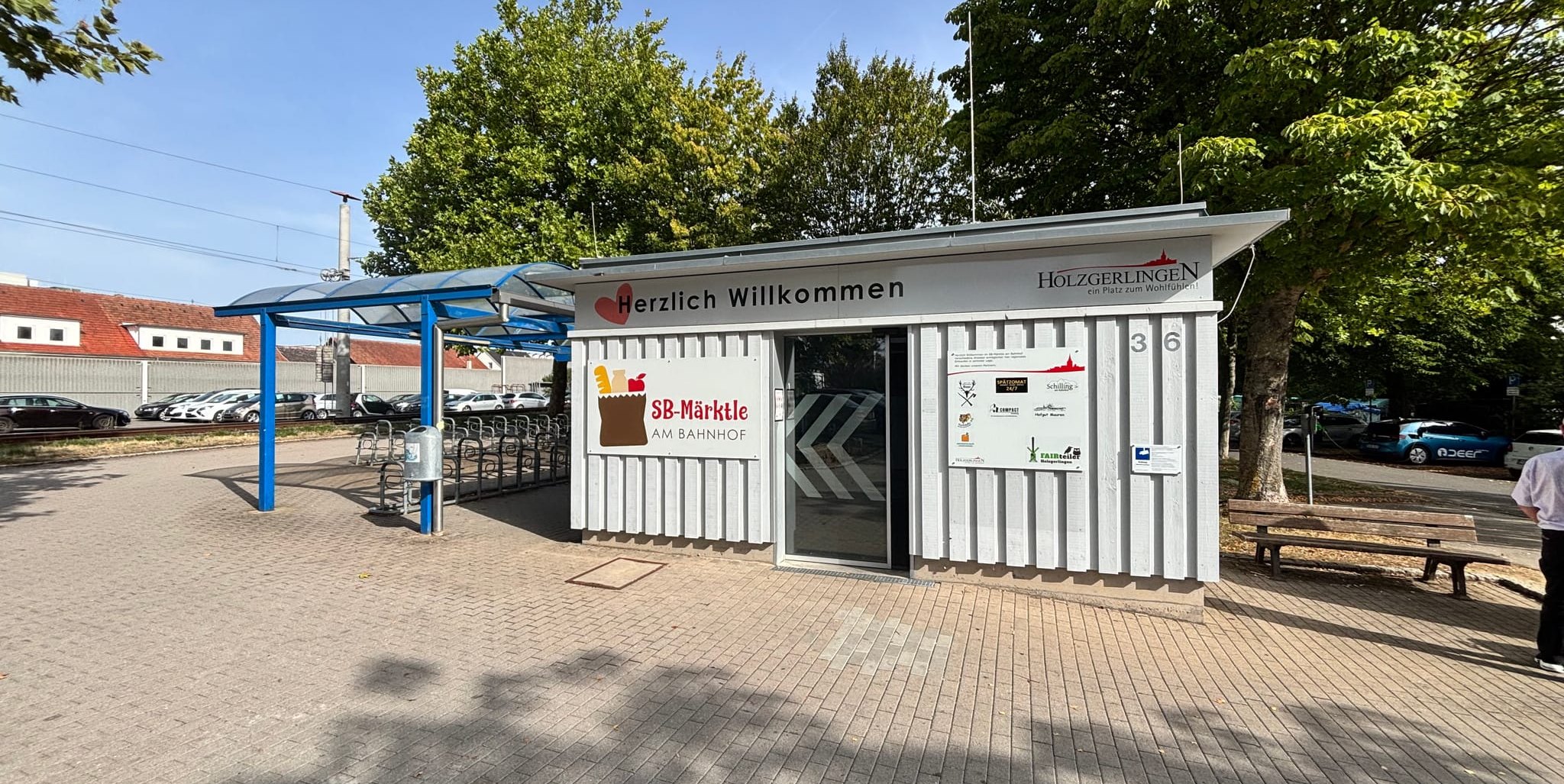 In der ehemaligen Regio-Rad-Station befindet sich seit rund sechs Monaten das SB-Märktle mit Verkaufsautomaten und einem Fairteiler.