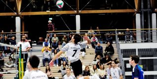 Nick Höschke und der VfL Sindelfingen spielen heute Abend in Eningen unter der Achalm.