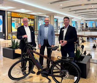 Von links: Dr. Andreas Beyer (Lions Club), Rainer Deim (Präsident Lions Club) und Andreas Pohl (Centermanager Breuningerland).