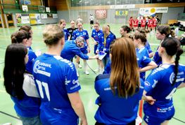 Coach Mischa Herok hat viel Redebedarf mit seinen  Spielerinnen bei der Partie gegen Herbrechthingen.