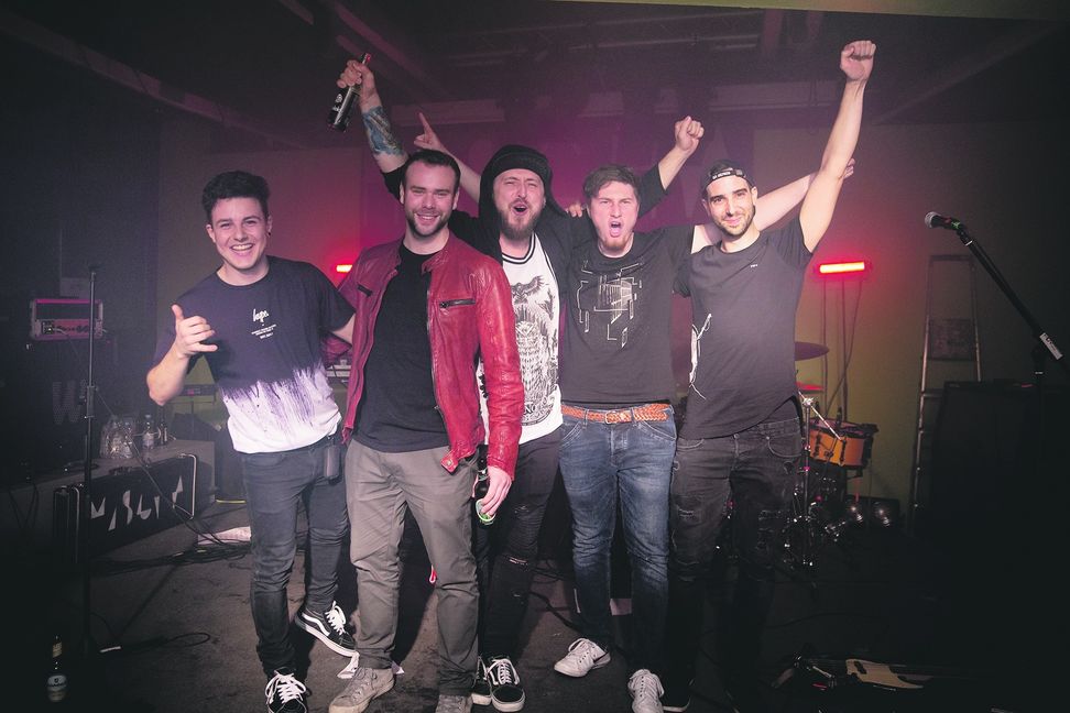 Die Stuttgarter Metal-Core-Band „A Long Way To Fall“ hat sich beim Lakeside-Bandcontest durchgesetzt: Kevin Kübler, Thiemo Schnurr, Bastian Fleischmann, Pascal Egner und Daniel Brück (von links). Bild: z