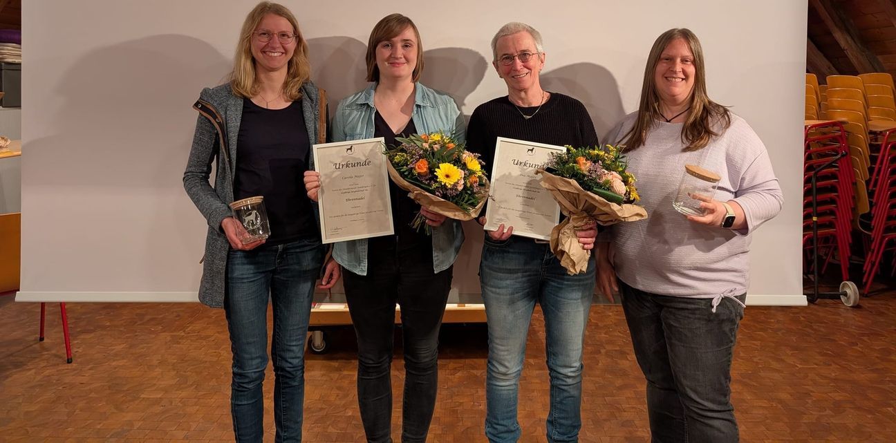 Ehrungen bei den Sindelfinger Hundefreunden :  Celina Scheufler, Carola Majer, Ina Majer, Stephanie Walte (von links). Bild: z