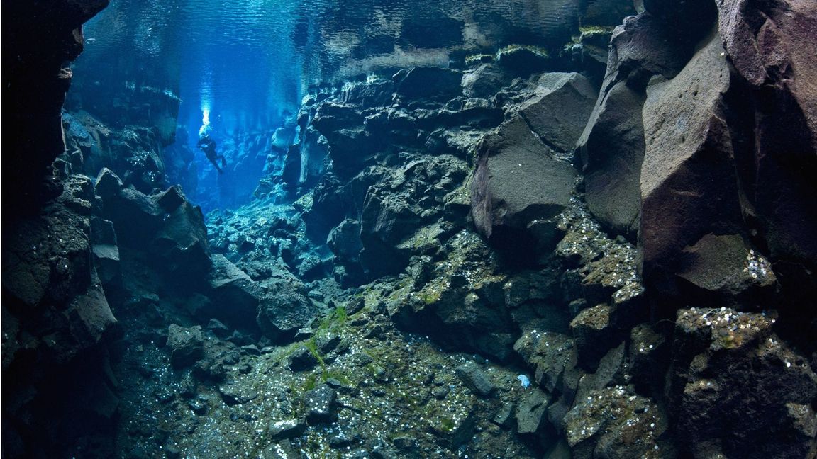 Als Unterwasser-Canyons bezeichnet man steilwandige Schluchten am Meeresboden entlang der Kontinentalränder.