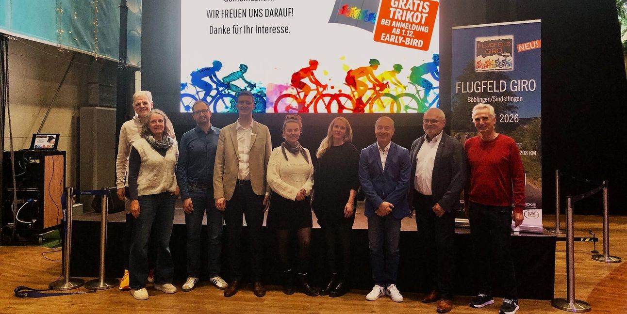 Veranstalter und Sponsoren freuen sich auf das Flugfeld Giro: Alex und Karen Stahl, Christian Kaiser (Weinkellerei Lemberger Land), Patrick Wagner (Kreissparkasse Böblingen), Hannah Kusel (Flugfeld), Fabi Germann (Bikes n‘ Boards), Alfred Bauser (AOK Stuttgart – Böblingen), Dr. Peter Hoffmann (Stadtwerke Sindelfingen), Andreas Morlok (RV Öschelbronn/von links).	Bild: Denner