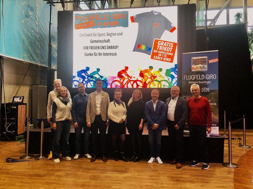 Veranstalter und Sponsoren freuen sich auf den Flugfeld Giro (von links): Axel und Karen Stahl (Event Service Stahl), Christian Kaiser (Lembergerland Kellerei Rosswag), Patrick Wagner (Kreissparkasse Böblingen), Hannah Kussel (Flugfeld), Fabi Germann (Bikes n‘ Boards), Alfred Bauser (AOK Stuttgart – Böblingen), Dr. Karl Peter Hoffmann (Stadtwerke Sindelfingen), Andreas Morlok (RSV Öschelbronn).