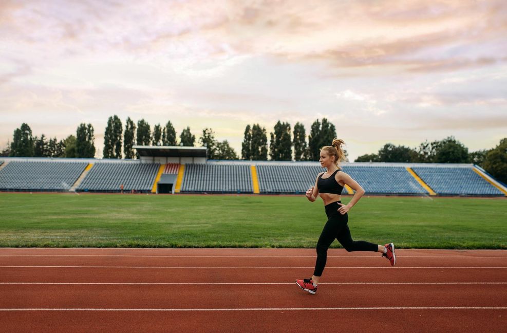 Sich regelmäßig zu bewegen,  ist gesund. Doch Sport kann teilweise Atemwegsinfekte fördern, vor allem bei Leistungssportlern.
 Foto: imago images/Panthermedi..