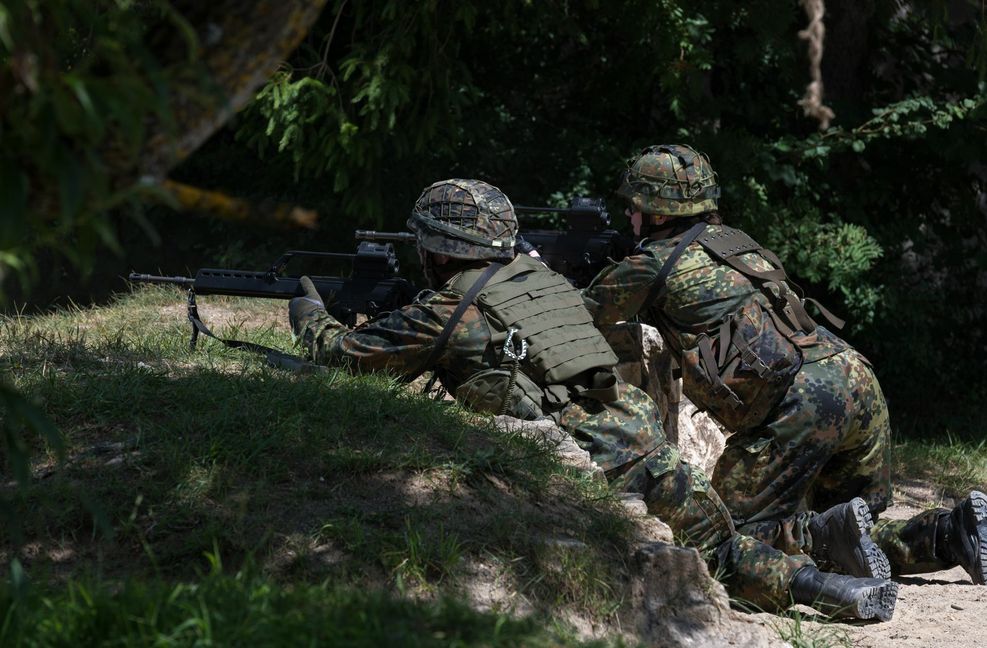 Scharfes Schießen ist auch Teil der Übung.