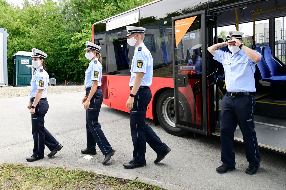 Herrenberg Polizeihochschule in Betrieb / Einweihung neue Buslinie für Polizeischüler / Foto: Holom