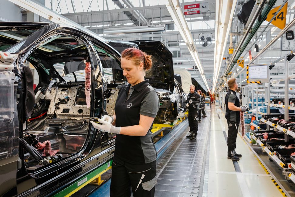 Montage S-Klasse im Mercedes-Benz Werk Sindelfingen
Assembly of the S-Class at the Mercedes-Benz Sindelfingen Plant