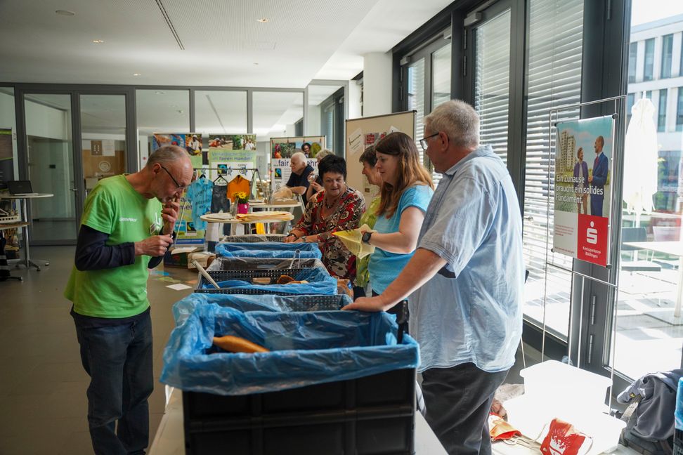 Verbrauchen statt wegwerfen: Nicht in der Tonne, sondern in Kisten landen Lebensmittel durch das Engagement der Mitstreiter von Foodsharing.