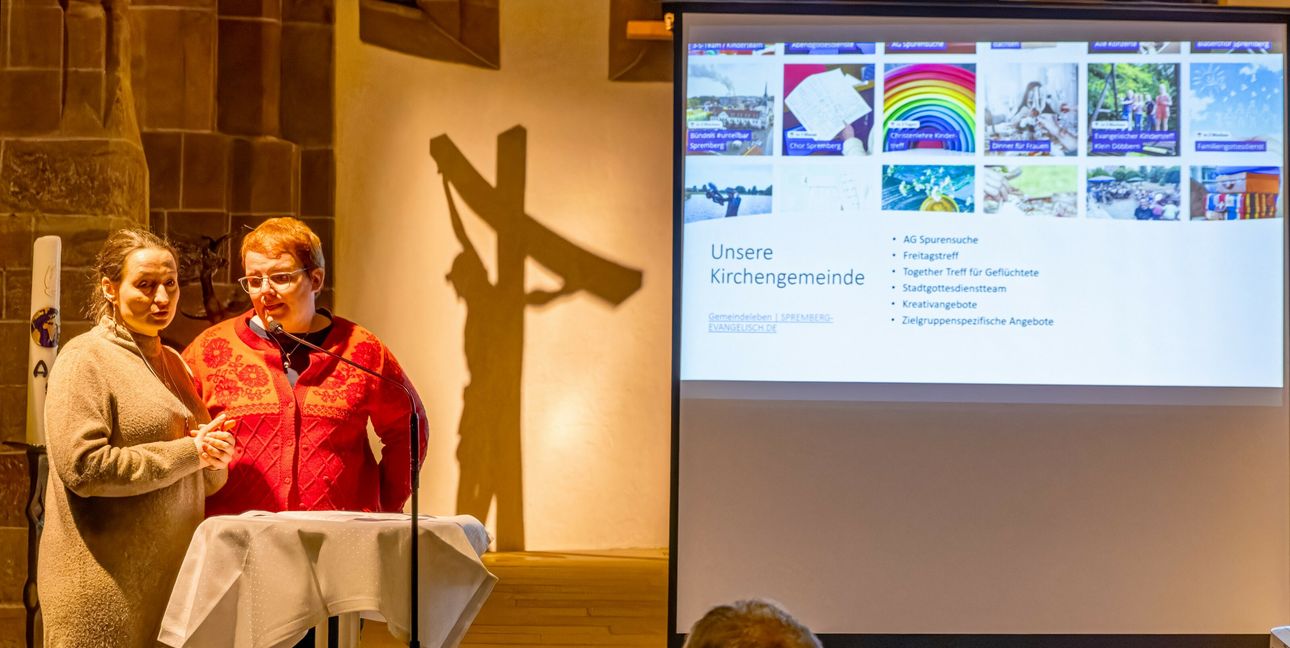 Stephanie Nerlich und Bianca Broda in der Sindelfinger Martinskirche.