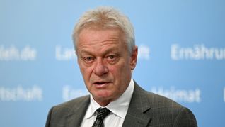 Alois Rainer stellt die Ergebnisse des Reports "Deutschland, wie es isst" vor.