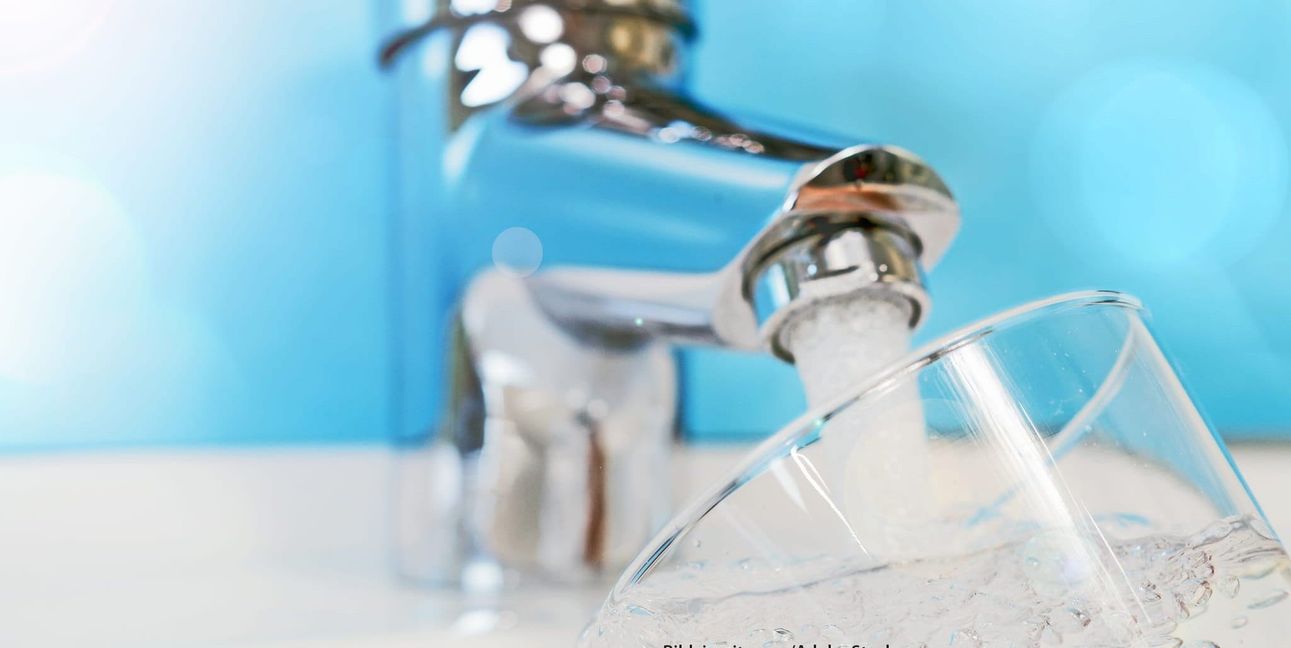 Der Kubikmeter Frischwasser wird in Ehningen um 10 Cent teurer. Bild: jozsitoeroe/Adobe Stock
