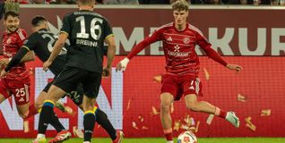Luca Raimund am Ball. Der gebürtige Böblinger hat für Fortuna Düsseldorf  sein erstes Tor in der 2. Bundesliga geschossen.