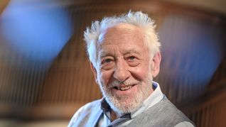 Dieter Hallervorden wird 90 und feiert seinen runden Geburtstag auf der Bühne.