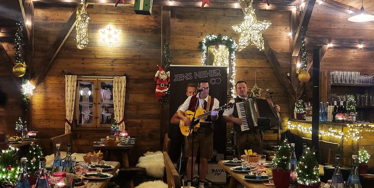 Musikalisch untermalt wurde der Abend von Jens Neher und Co.