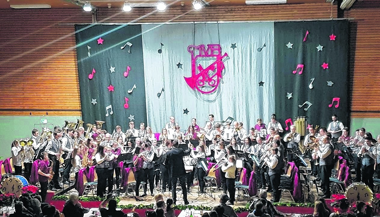 Wenn der Musikverein Renningen zum Jahreskonzert lädt, sind nicht nur die Zuschauerränge voll besetzt, sondern auch die Bühne mit den Musikern von Jung bis Alt.  Bild: z
