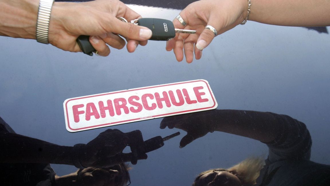 Führerschein machen - oder doch lieber warten, bis alle Autos von selbst fahren? (Symbolbild)
