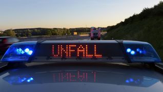 1.322 Menschen sind im ersten Halbjahr bei Verkehrsunfällen ums Leben gekommen, wie aus einer vorläufigen Statistik hervorgeht. (Symbobild).