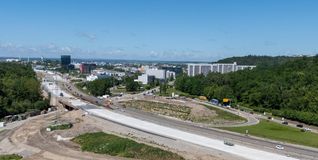 Der Autobahn-Verkehr wird auf die neue Betonfahrbahn Richtung Autobahnkreuz Stuttgart umgelegt.