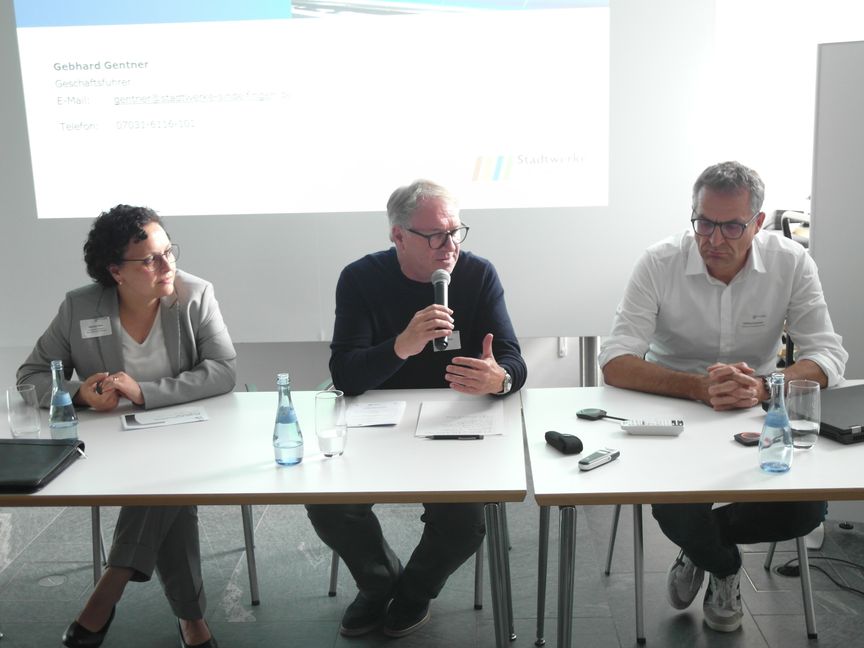 Auf unserem Foto (von links): Marion Oker, Jürgen Haar und Gebhard Gentner. Bild: Staber