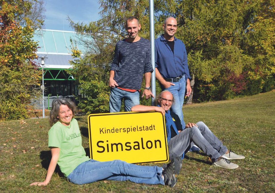 Ein Quartett übernimmt die Spielleitung für Simsalon im Glaspalast: Stefan Wüst und Stefan Holzinger (hinten von links), Britta Hoß und Uli Maier-Bauder. Bild: Wegner