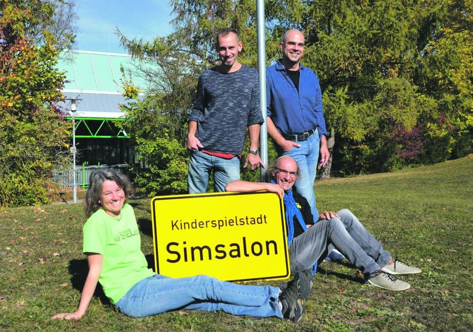 Ein Quartett übernimmt die Spielleitung für Simsalon im Glaspalast: Stefan Wüst und Stefan Holzinger (hinten von links), Britta Hoß und Uli Maier-Bauder. Bild: Wegner