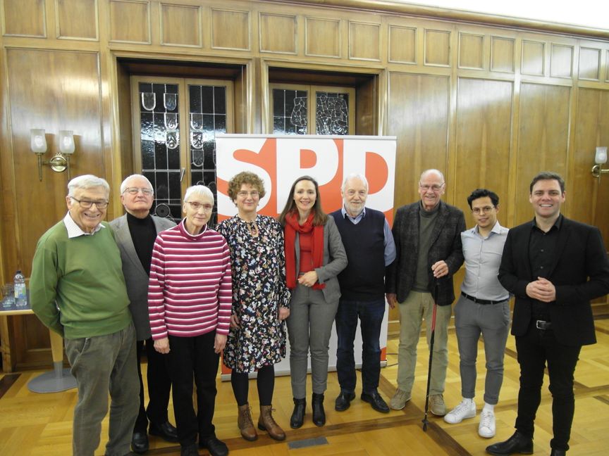 Die Ehrungen beim Jahresauftakt der Böblinger SPD (von links): Werner Kother (60 Jahre SPD-Mitgliedschaft), Hans Ambros (55 Jahre), Helga Kramme (40 Jahre), Beate Bartholomä (Böblinger SPD-Stadtverbandsvorsitzende), Jasmina Hostert (SPD-Bundestagsabgeordnete), Norbert Gietz (40 Jahre), Dieter Heyder (40 Jahre), Mario Sickinger (Böblinger SPD-Stadtverbandsvorsitzender), Florian Wahl (SPD-Landtagsabgeordneter).   Bild: Staber