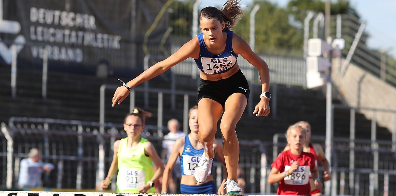 Grace Wagener beim 1500 Meter Hinderninslauf in Ulm. Bild: Görlitz