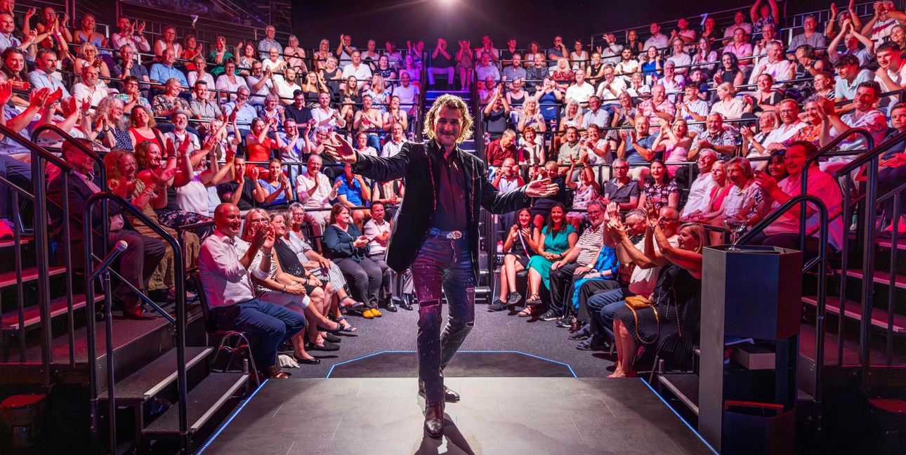 Thorsten Strotmann verzaubert seit über 15 Jahren sein Publikum.Bild: Strotmanns Magic Lounge