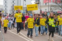 Mehr als Pferdemarkt: Buntes Treiben beim Leonberger Faschingsumzug