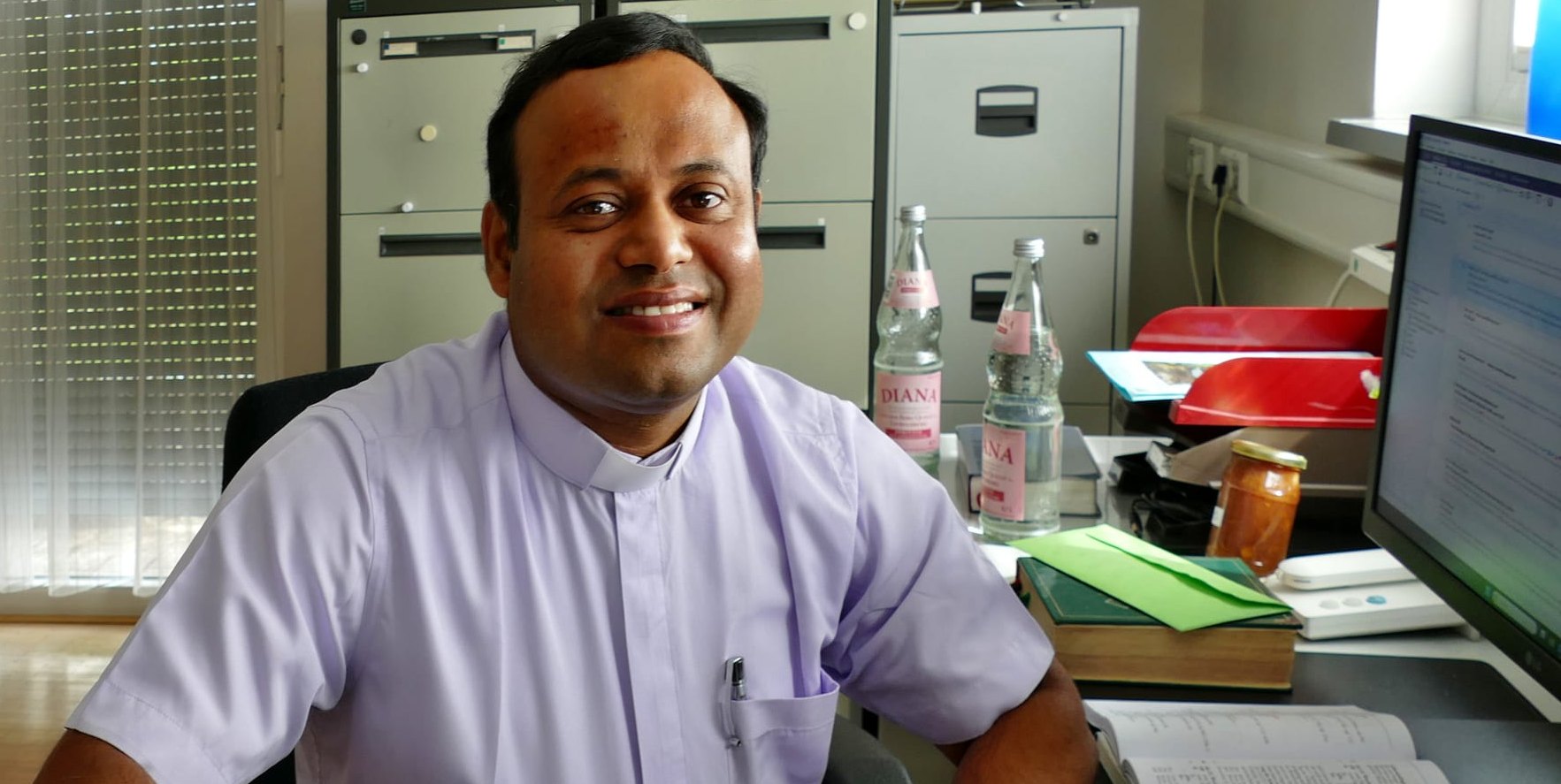 Pfarrer Jinto Chittilappilly Varghese stammt aus Kerala in Indien und ist seit zwei Monaten als katholischer Pfarrer in Sindelfingen tätig.